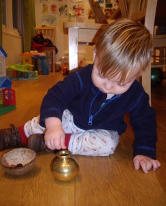 little F pot pebbles